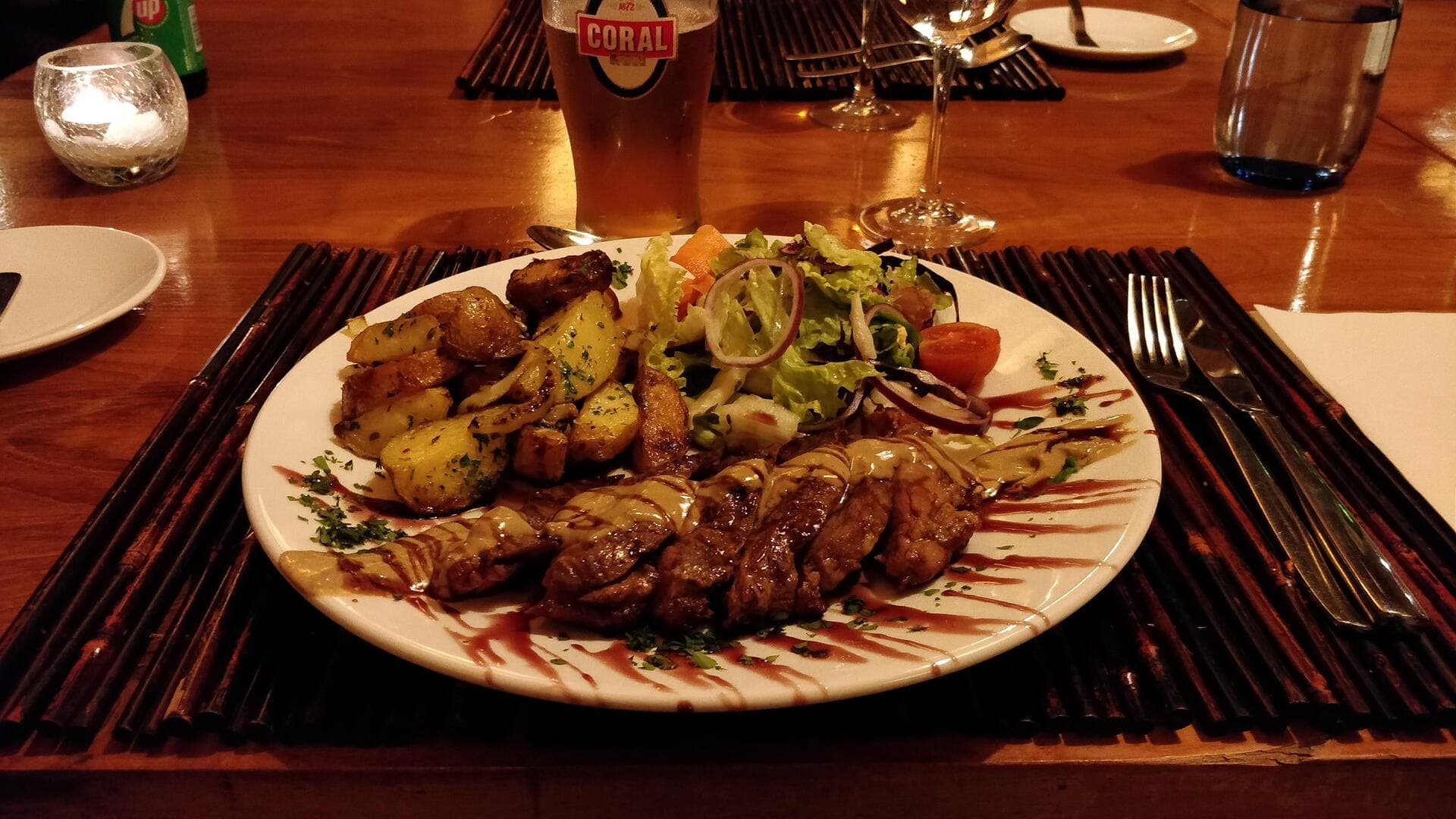 Traditionel portugisisk mad i golfklubben